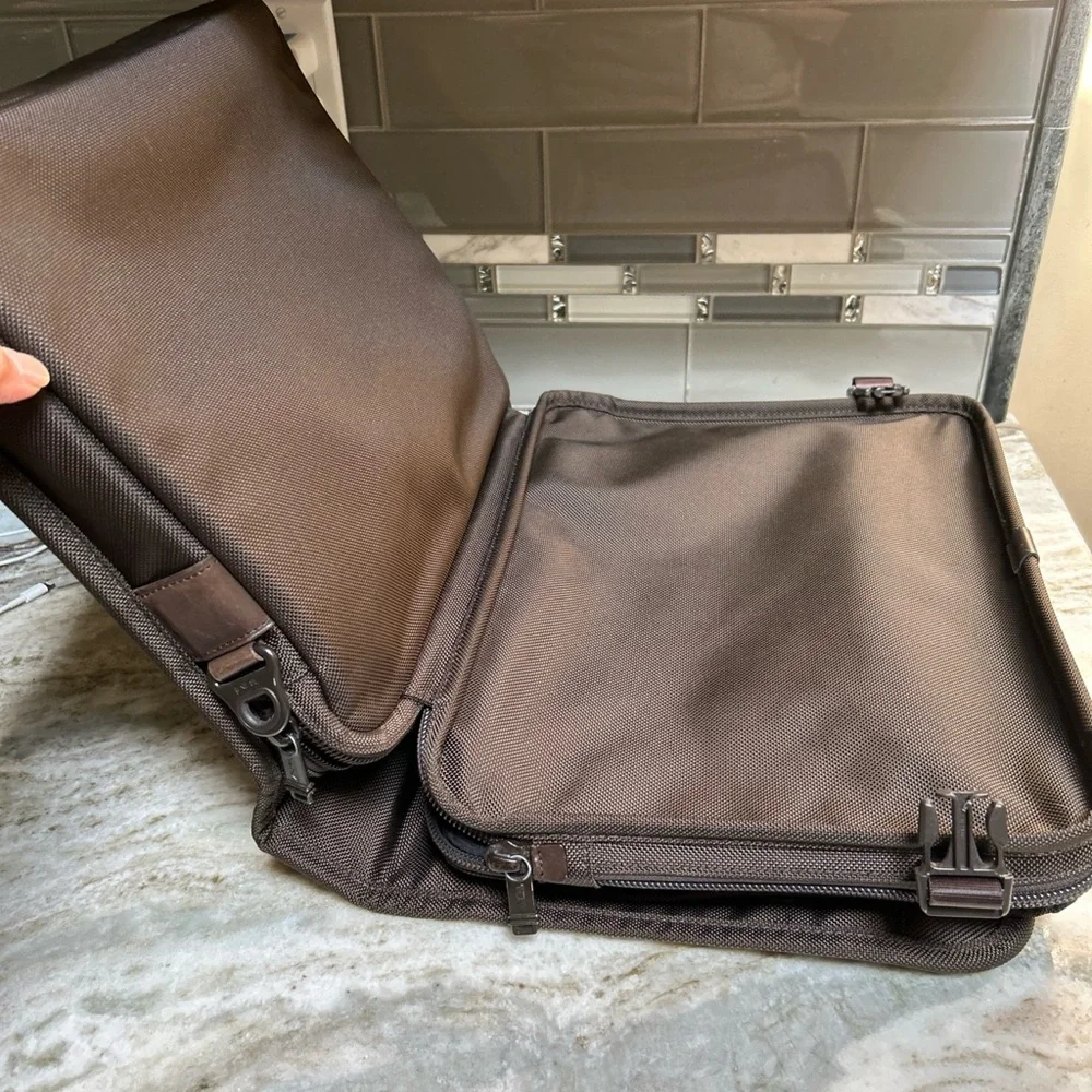 TUMI BALISTIC TRAVEL WORK DOUBLE COMPARTMENT PADDED LAPTOP BRIEFCASE SCHOOL